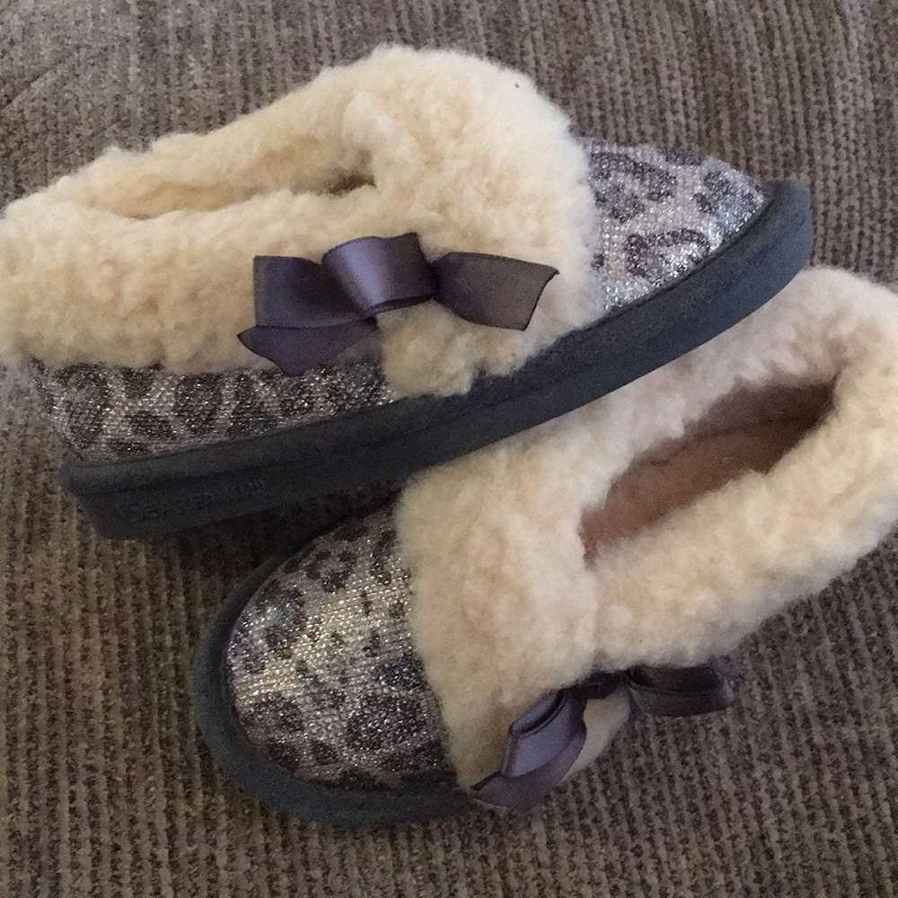 BearPaw Slippers Youth sz 13
